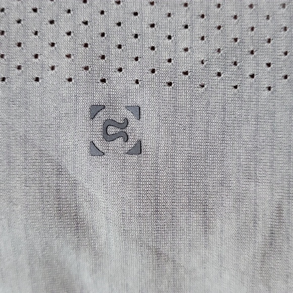 Men's Lululemon Shirt - Picture 3 of 9